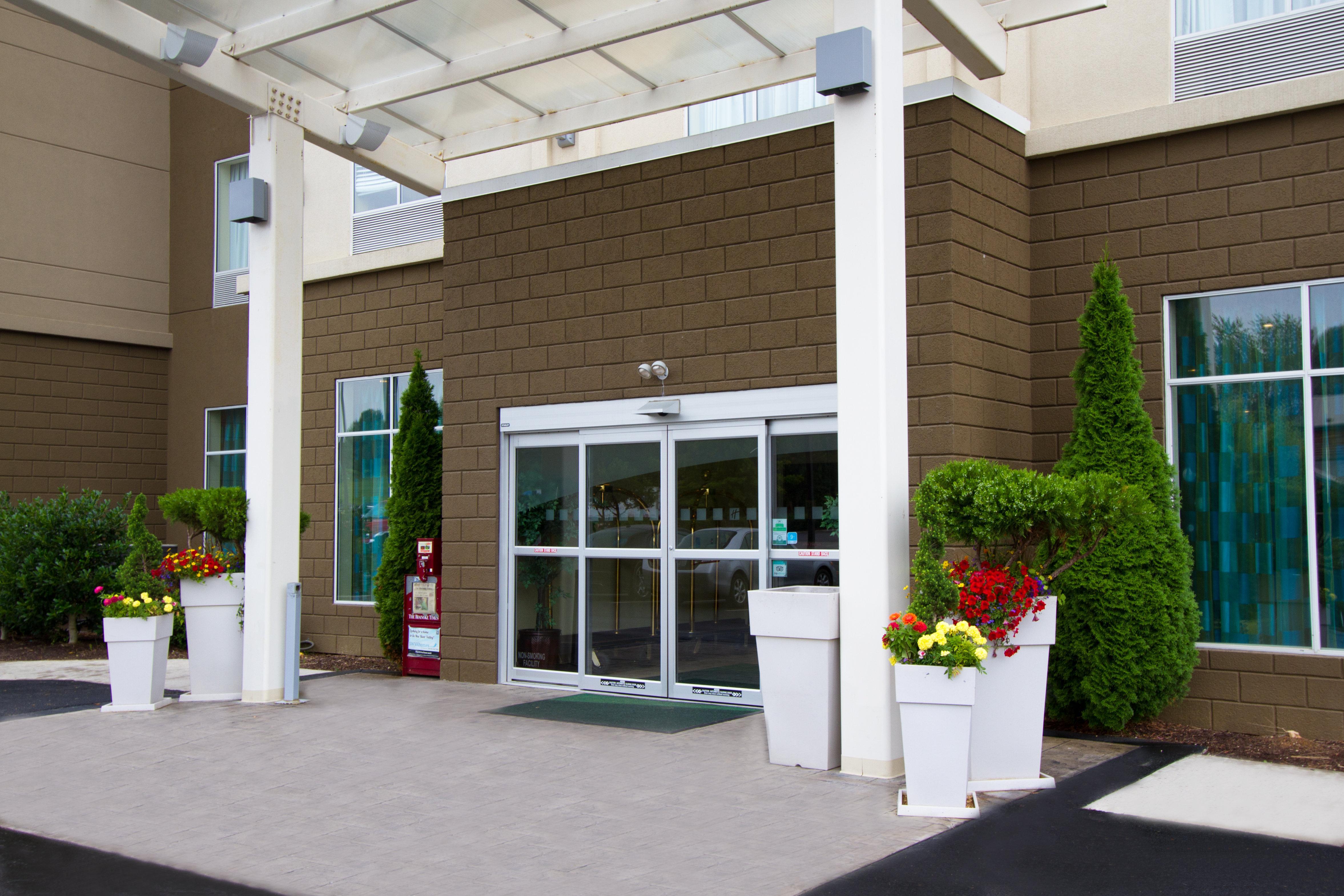 Holiday Inn Christiansburg Blacksburg By Ihg Екстериор снимка